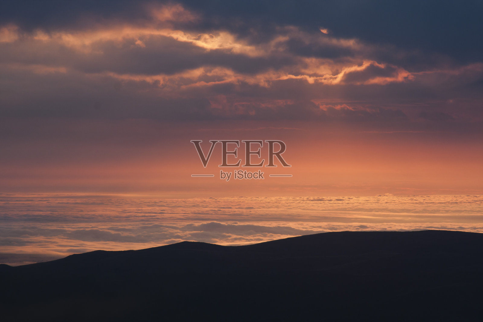 壮丽的日出在山顶照片摄影图片