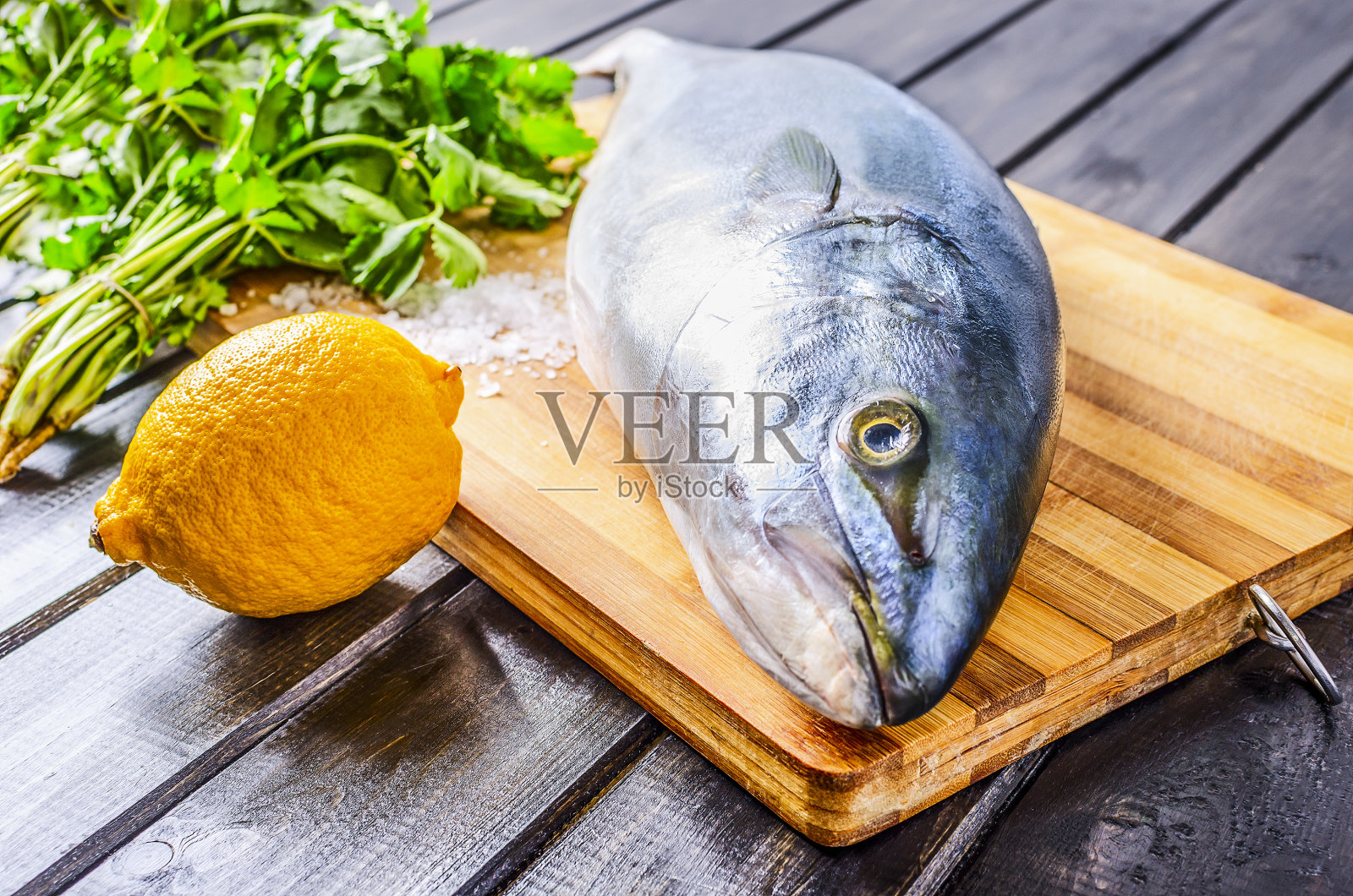 金枪鱼和柠檬照片摄影图片