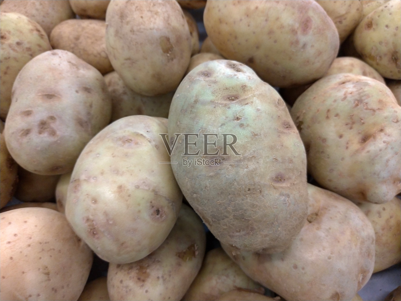 市场上的生土豆照片摄影图片