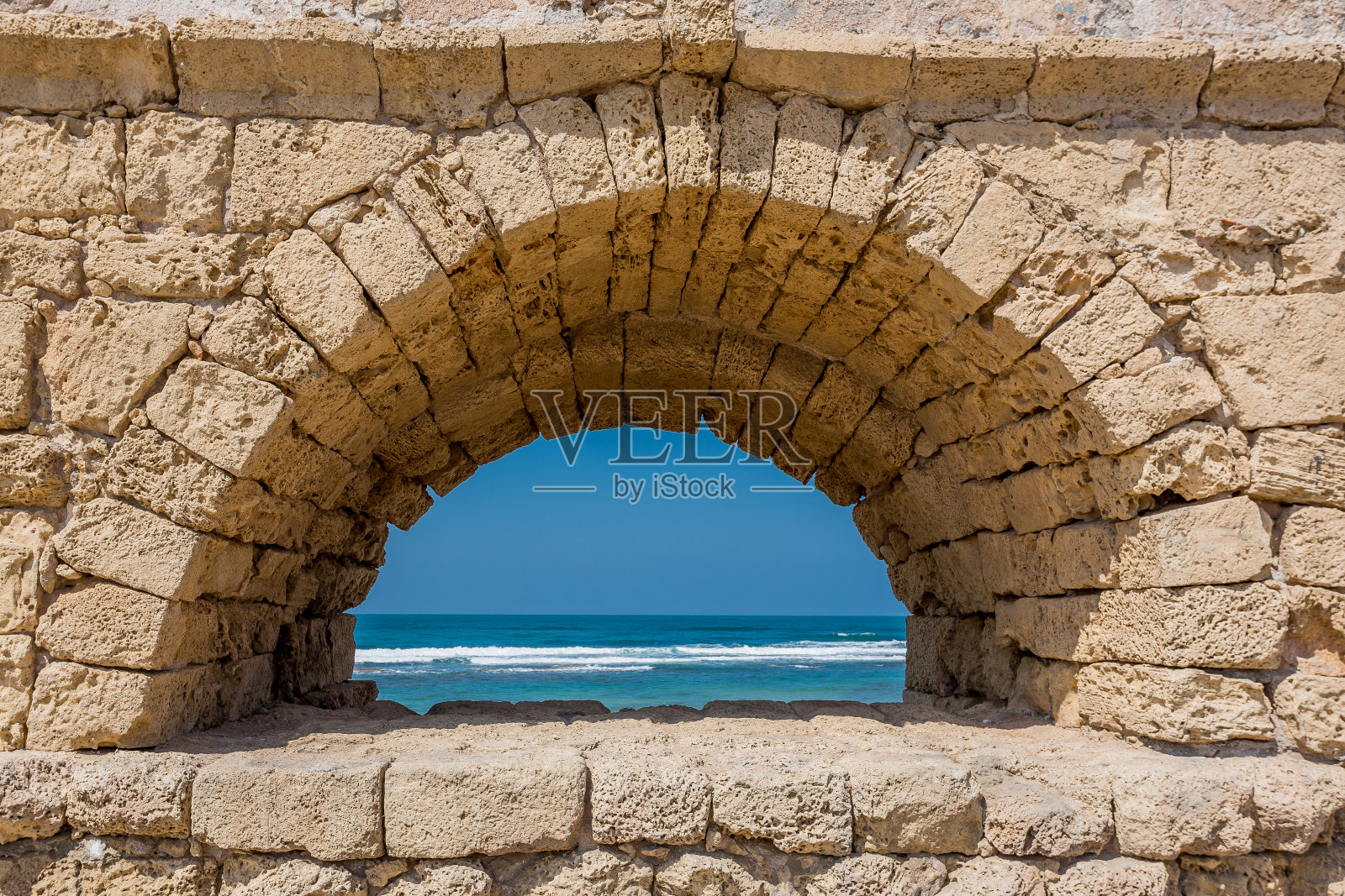 以色列凯撒利亚的罗马水道照片摄影图片