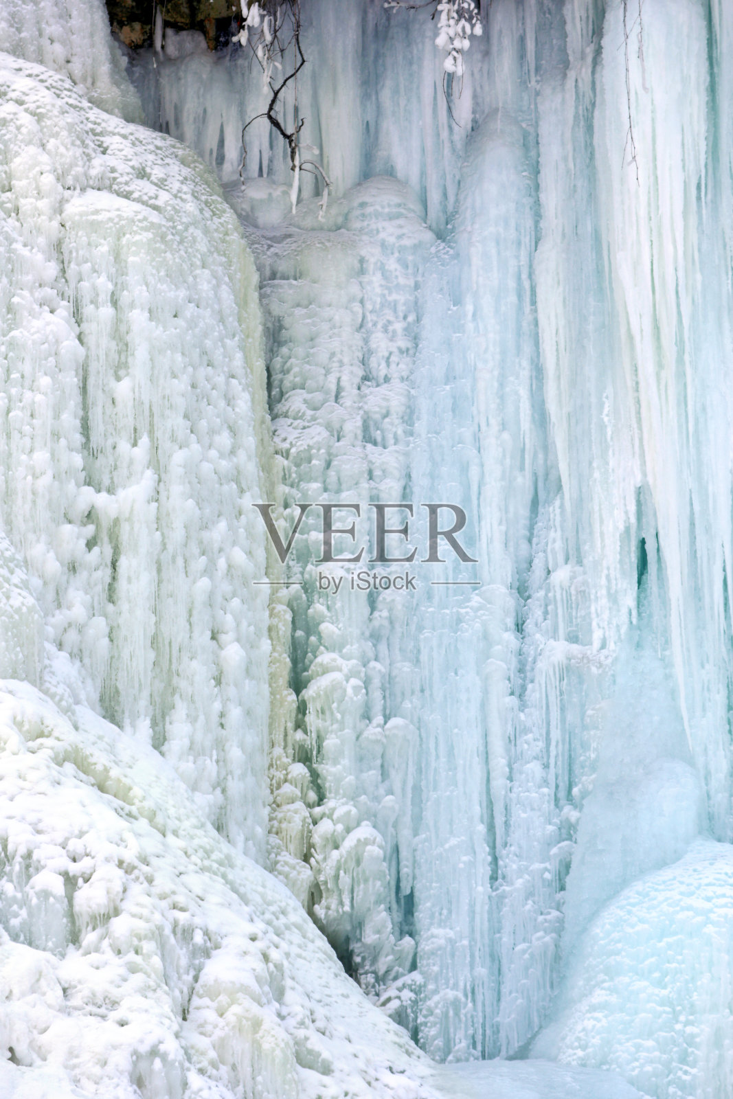 瀑布因极地涡旋而冻结照片摄影图片