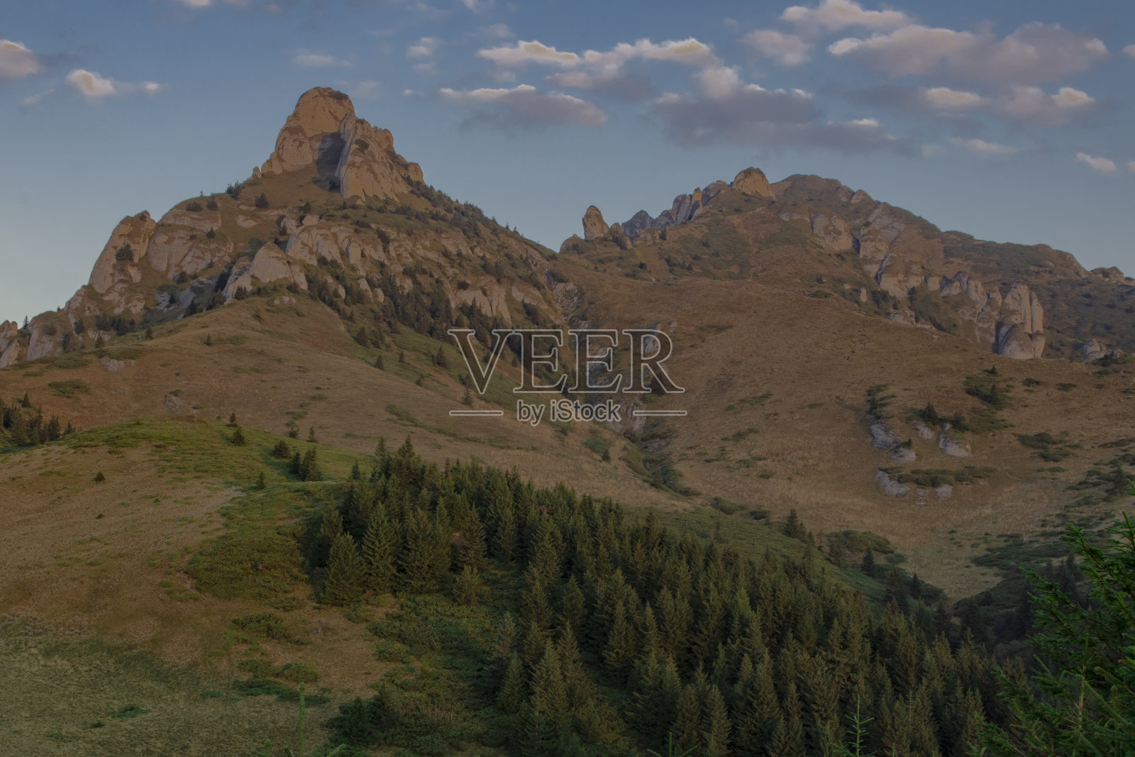 Ciucas山脉的日出照片摄影图片