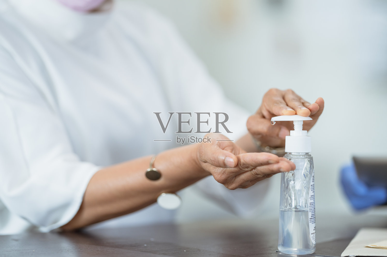 经常消毒，让细菌远离你照片摄影图片