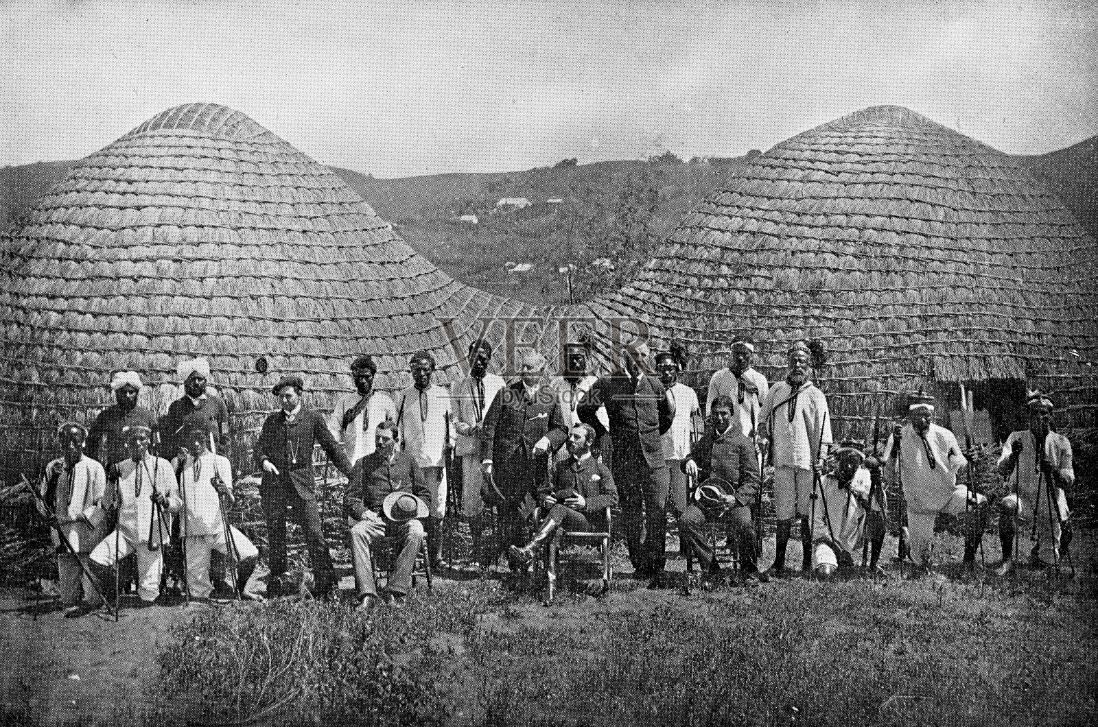 19世纪，南非祖鲁王国祖鲁Kraal村的AmaZulu酋长和布尔人照片摄影图片