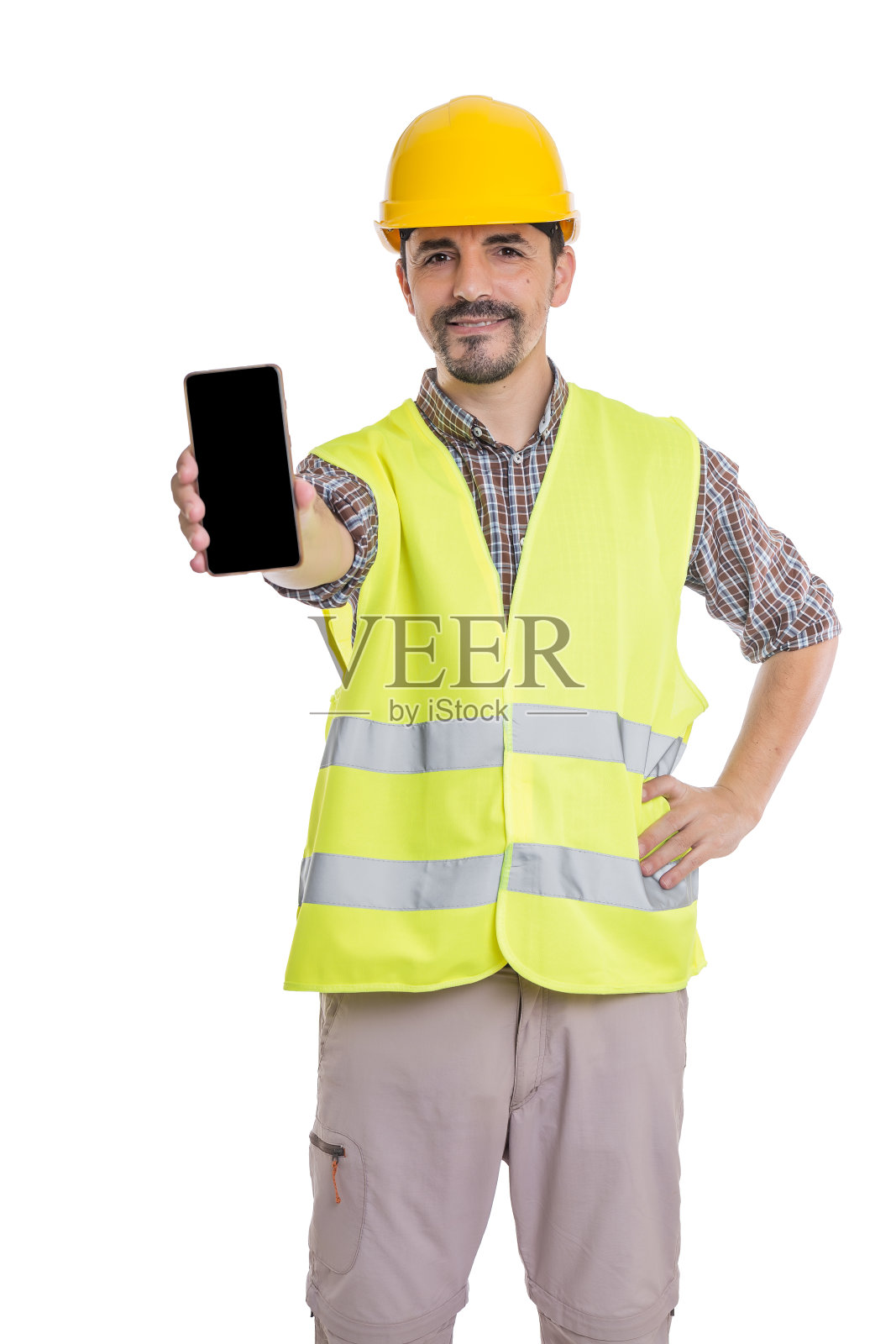 建设者在镜头前展示智能手机照片摄影图片