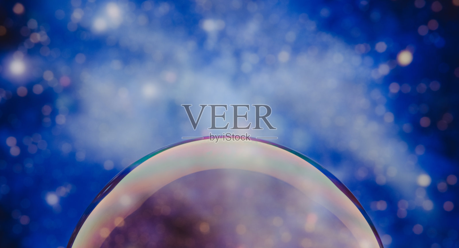 肥皂表面有彩色的光反射照片摄影图片