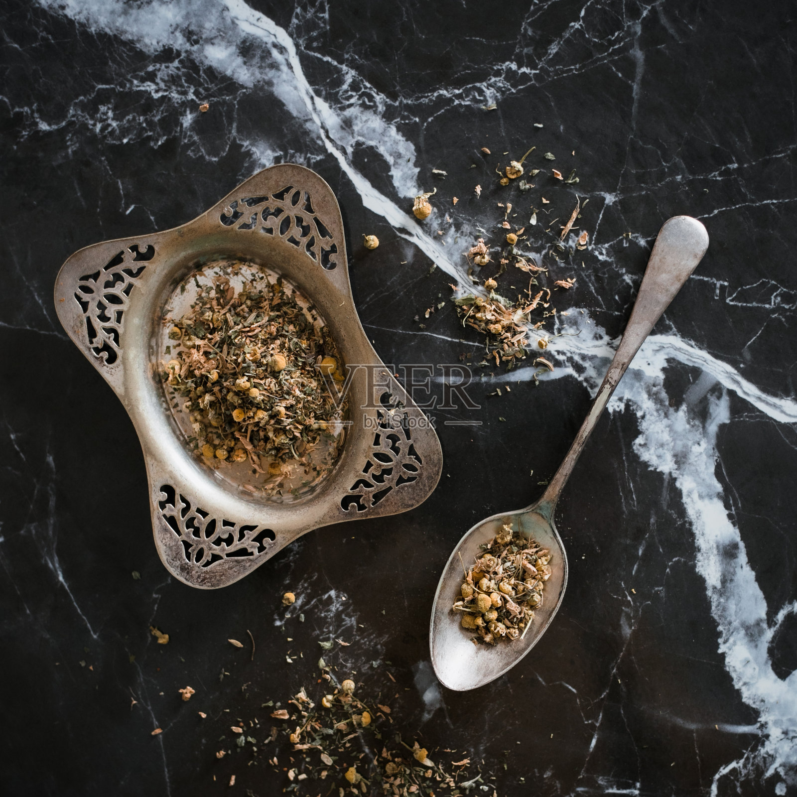 上拍方裁甘菊茶准备在厨房照片摄影图片