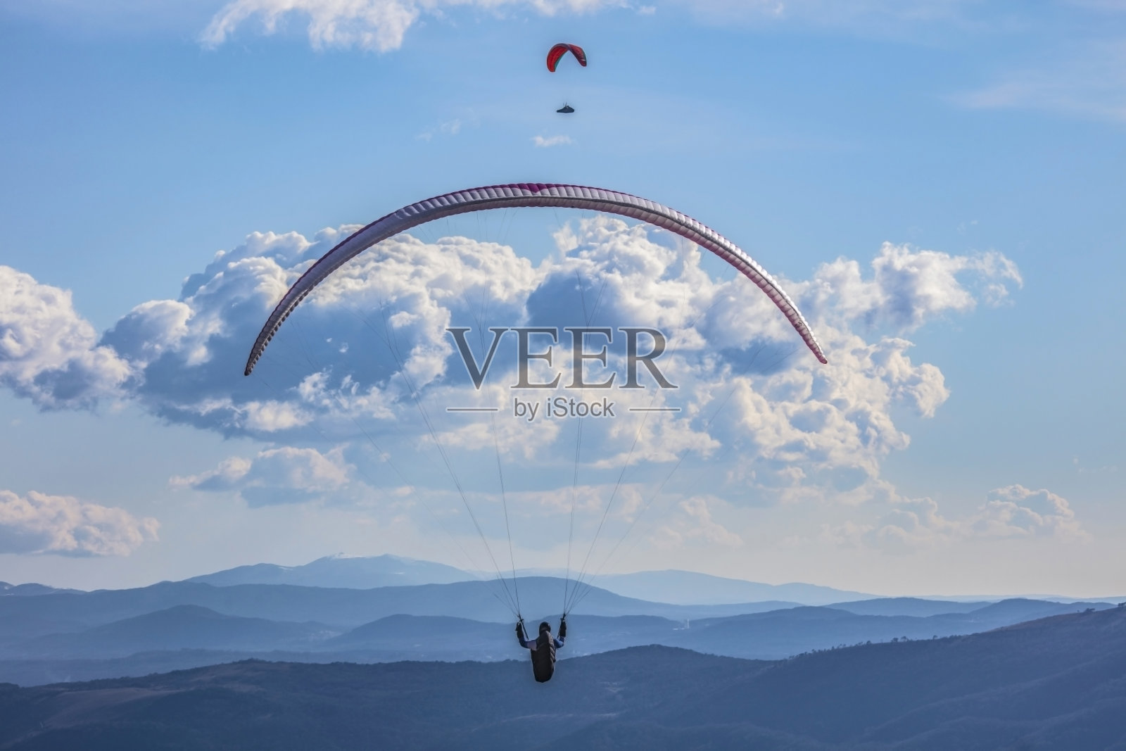 在云端相遇照片摄影图片