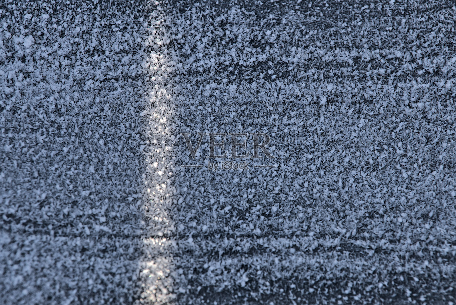 在Ticknock国家森林公园的长凳上近距离观看霜的纹理照片摄影图片