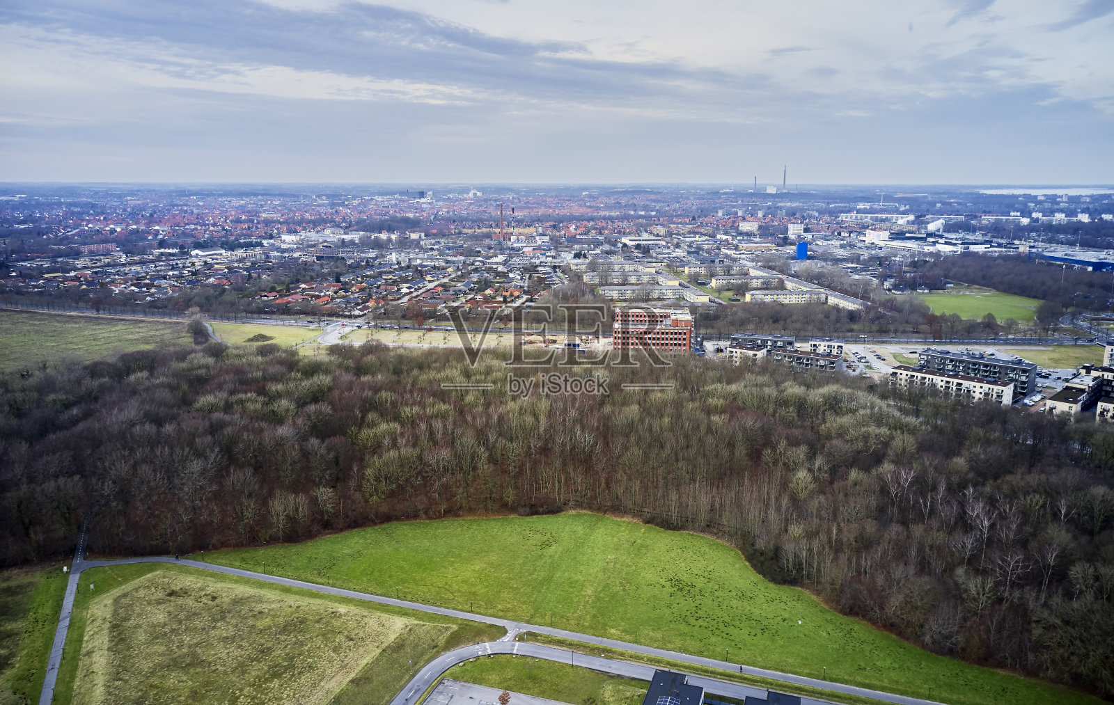 从空中俯瞰城市照片摄影图片