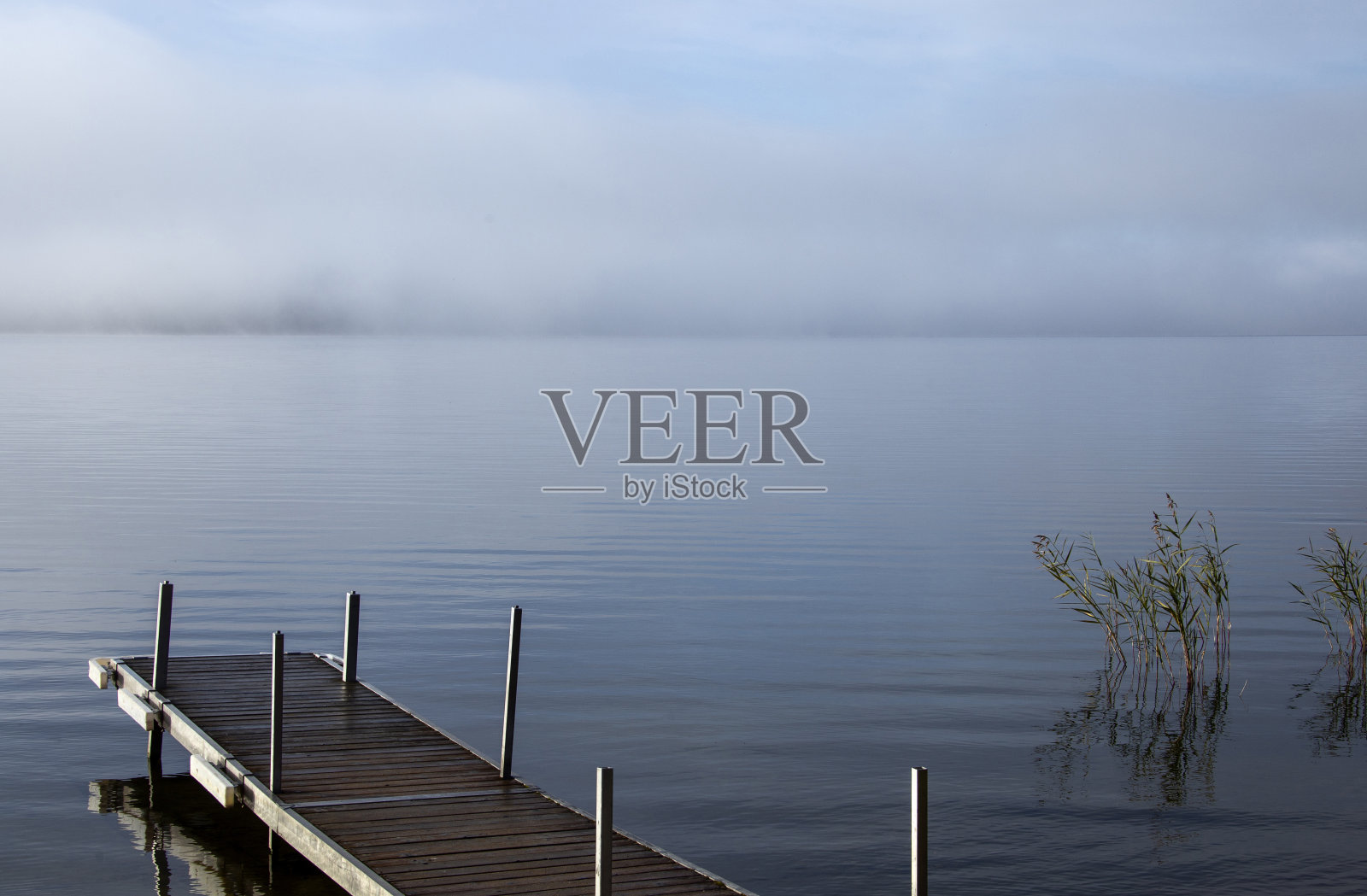 日出北湖码头照片摄影图片