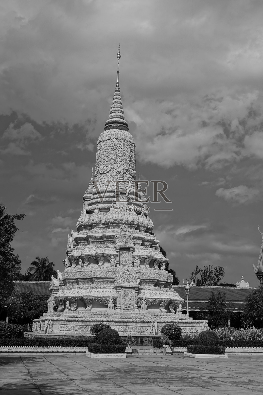 柬埔寨金边皇家宫殿内的诺罗敦苏拉马里特国王的佛塔。照片摄影图片