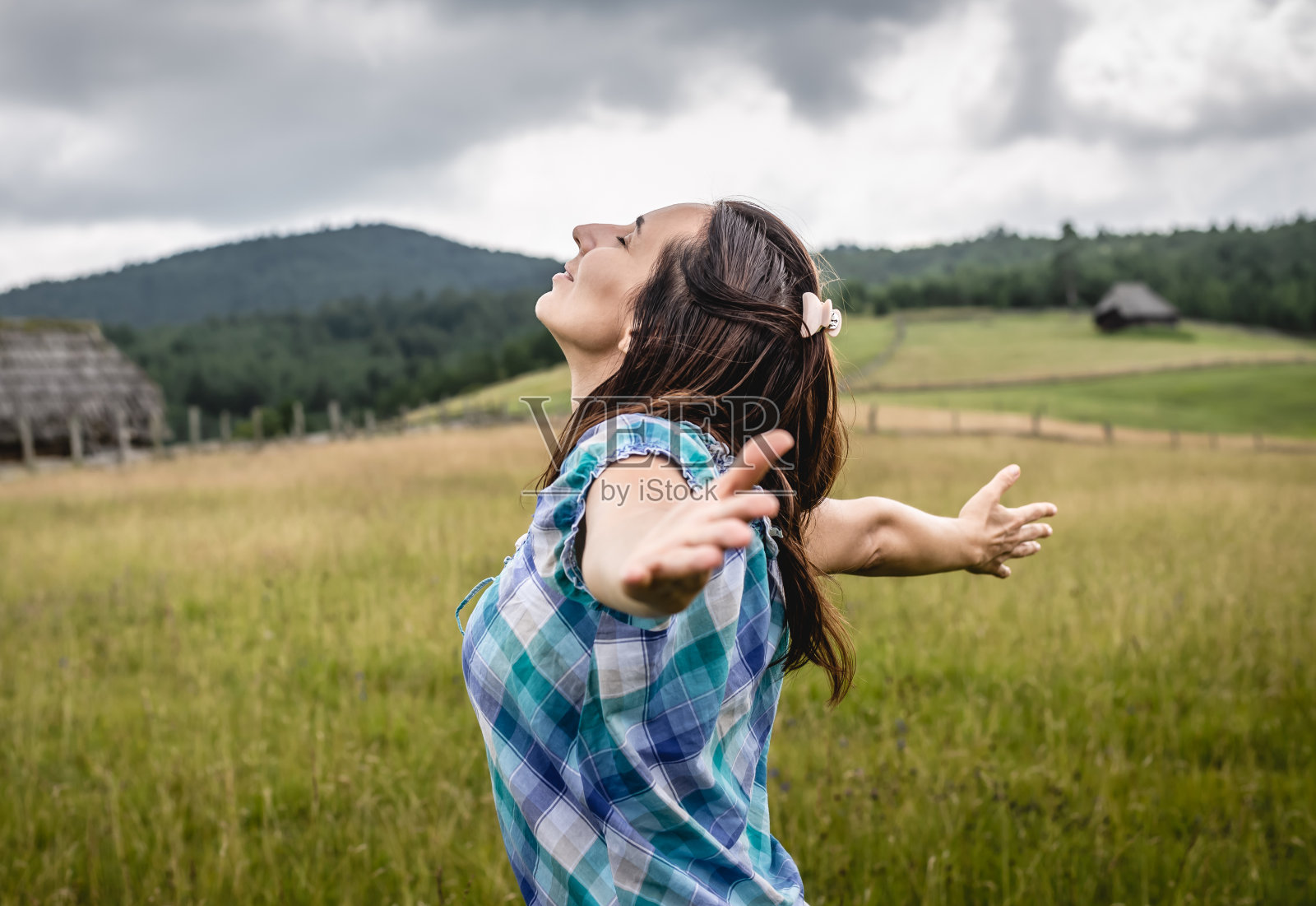 女人喜欢农村照片摄影图片