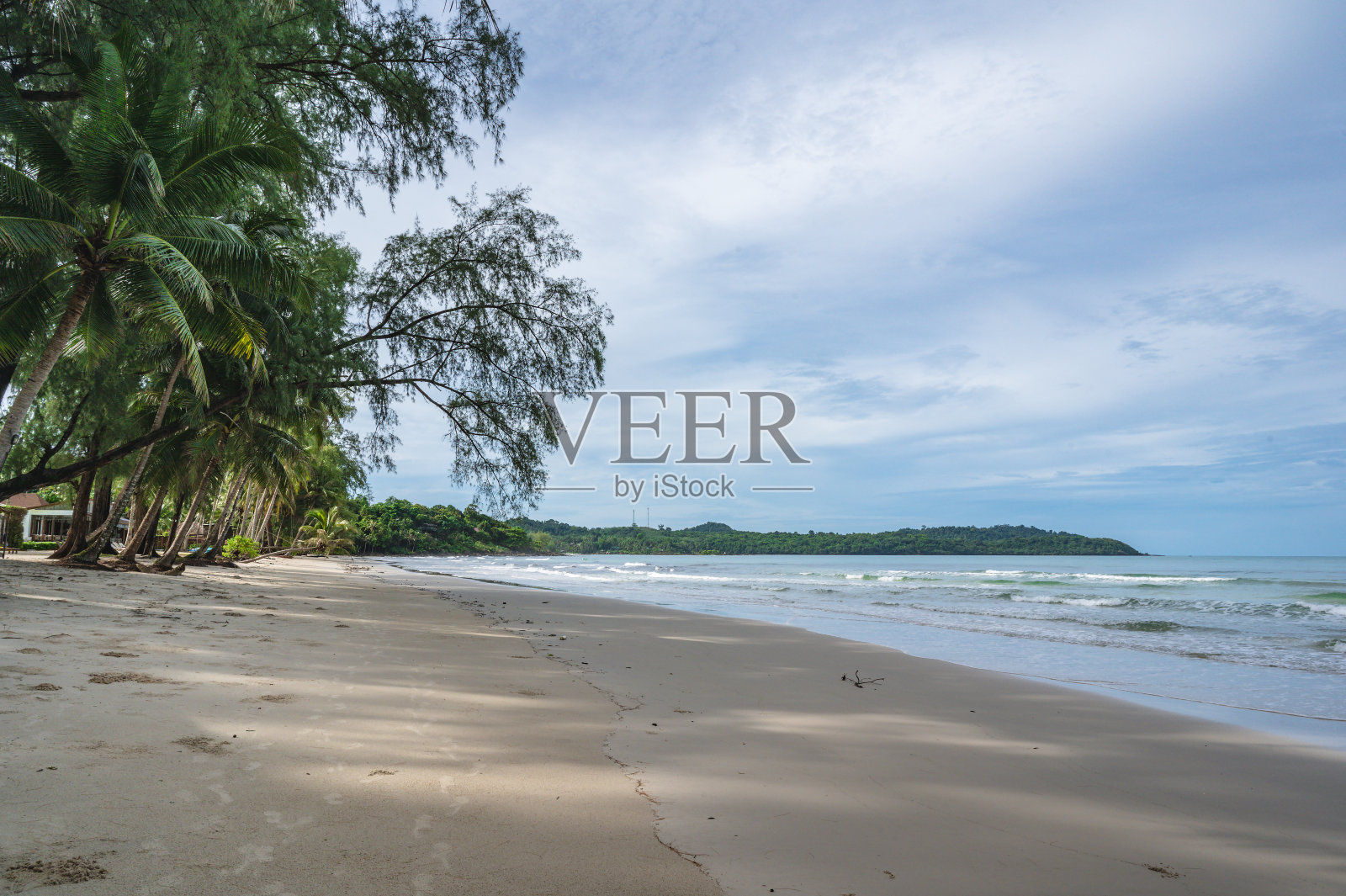 淡季旅游时，可欣赏到美丽的田园诗般的海景。照片摄影图片
