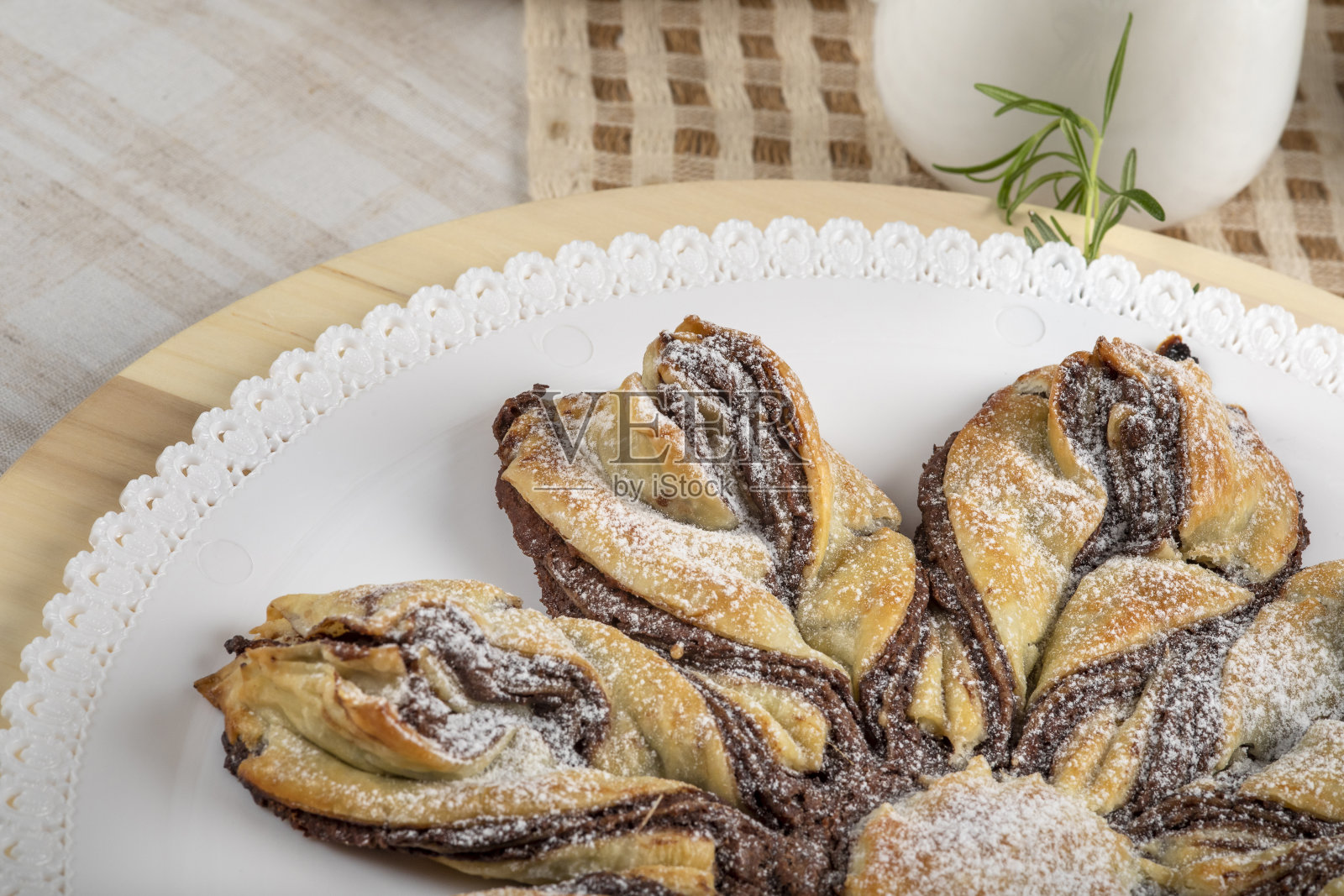 松饼制成的节日星形蛋糕照片摄影图片