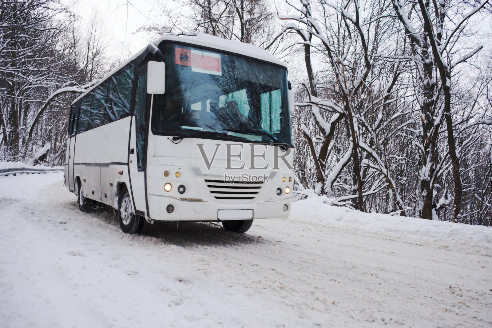 在雪开车照片摄影图片