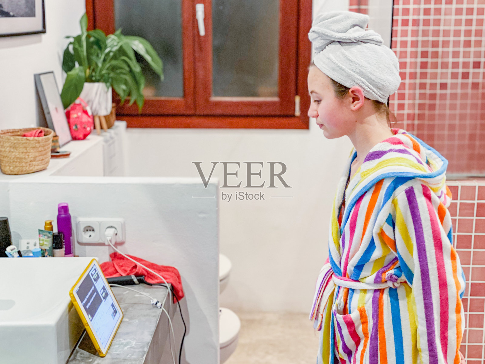 视频通话和卡拉ok照片摄影图片