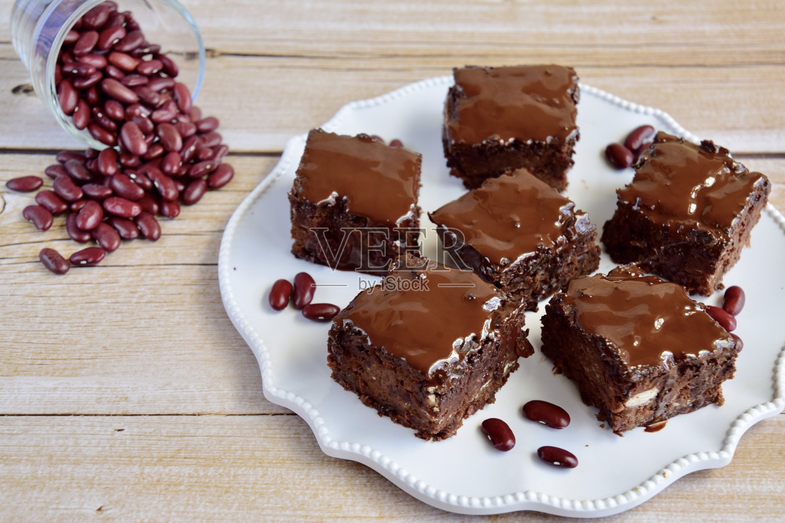 纯素无麸质芸豆巧克力布朗尼照片摄影图片