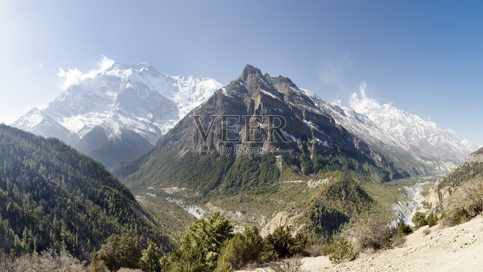 安纳普尔纳山脉的全景照片摄影图片