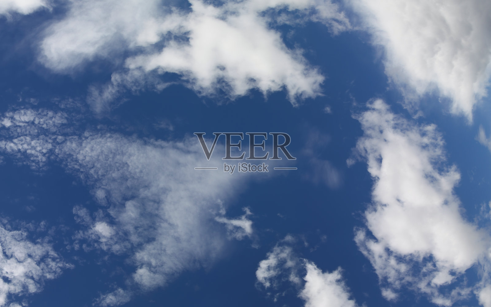 蓝天配白云，一览无余照片摄影图片