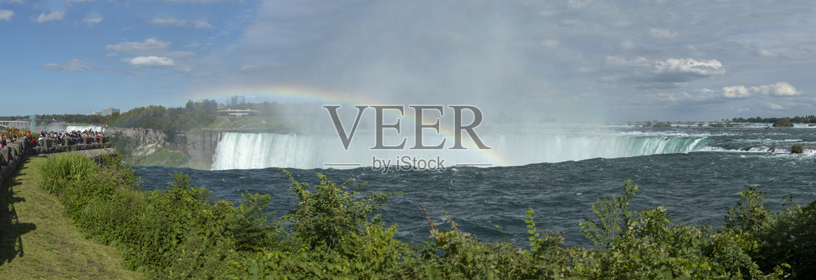 彩虹在巨大的尼亚加拉瀑布旅游景点在加拿大安大略省美国边境全景照片摄影图片
