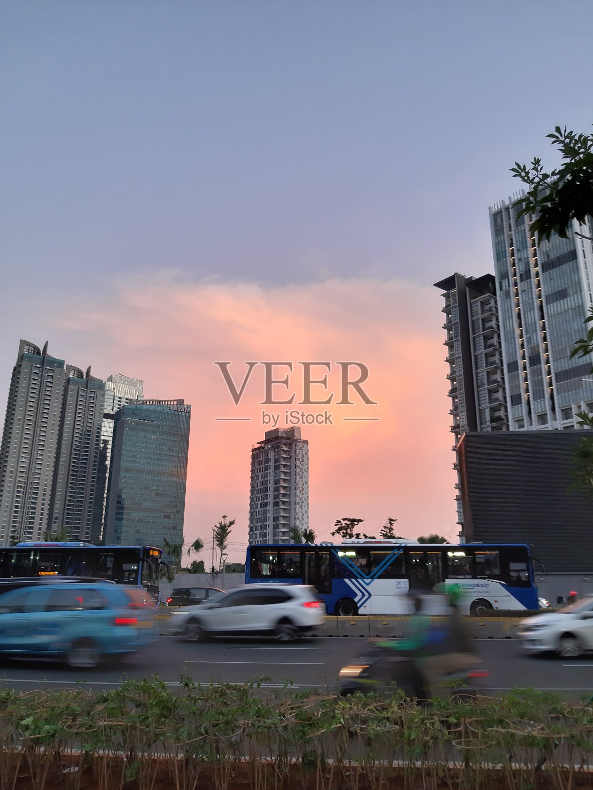 雅加达市的天空照片摄影图片