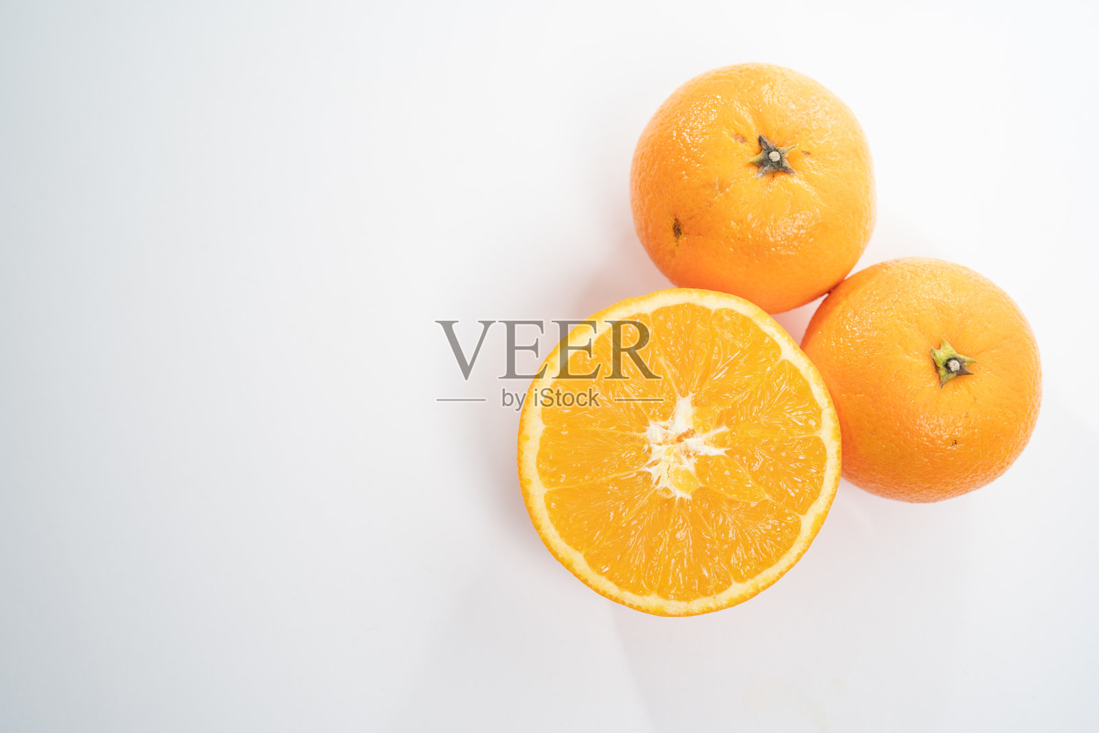 白色背景上的橙色照片摄影图片