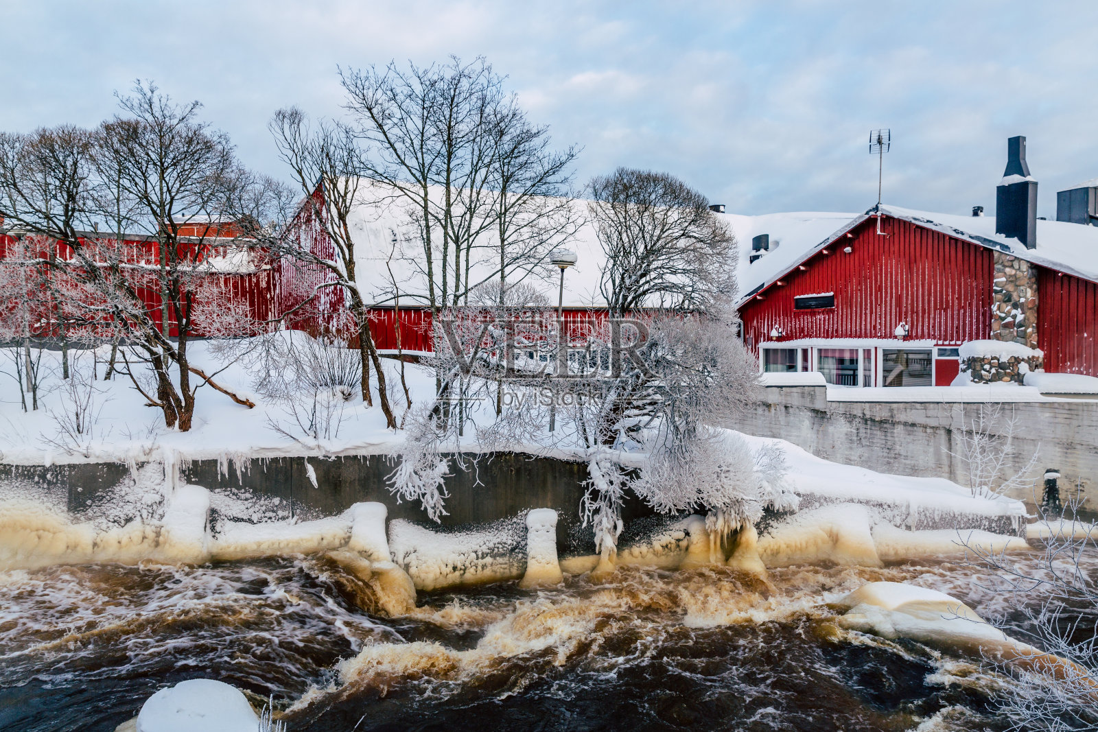 来自芬兰拉普兰的冬季冰雪森林照片摄影图片