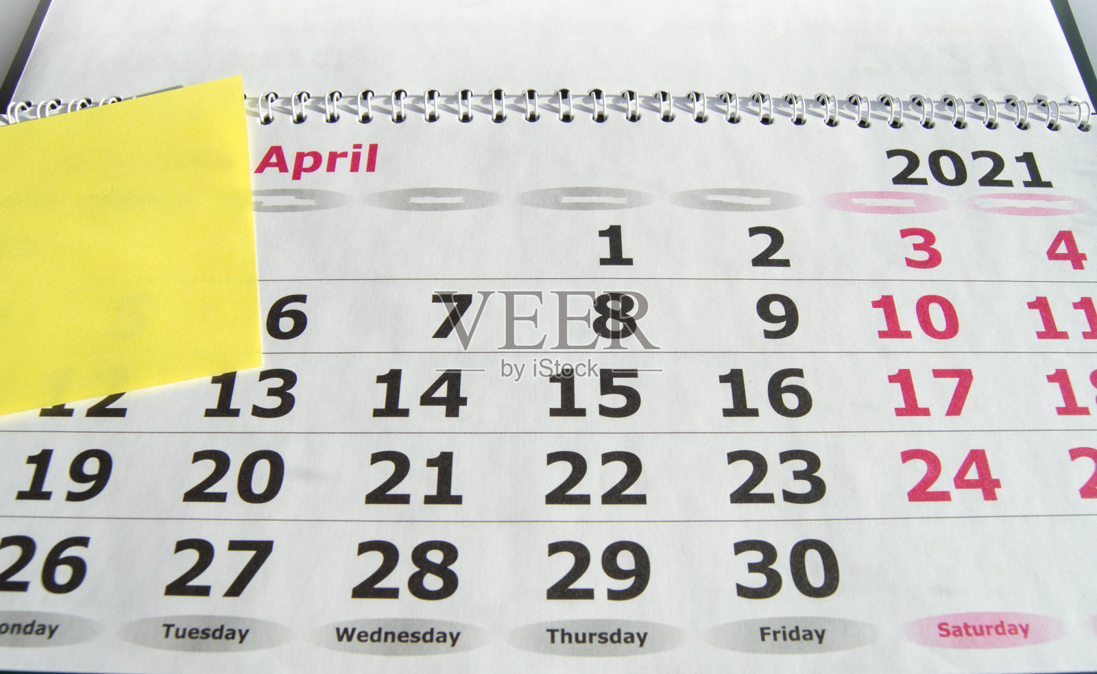 日历计划为2021年4月，与标签的笔记，税务时间。纳税期限照片摄影图片