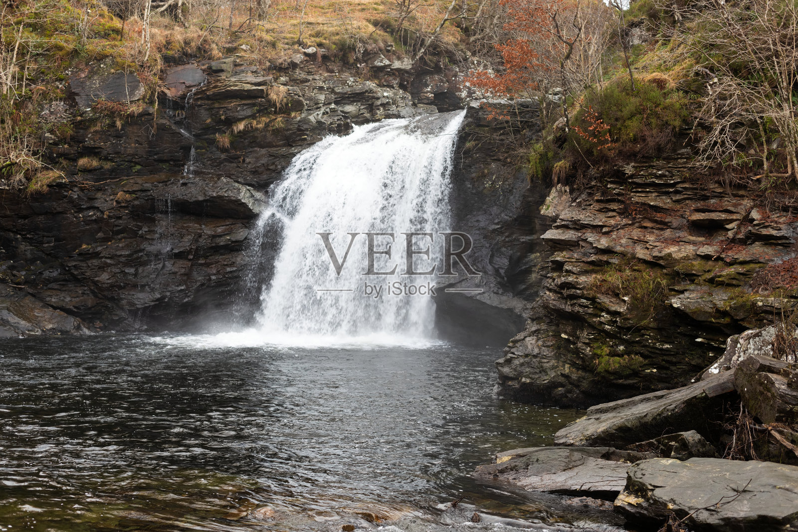 苏格兰的瀑布照片摄影图片