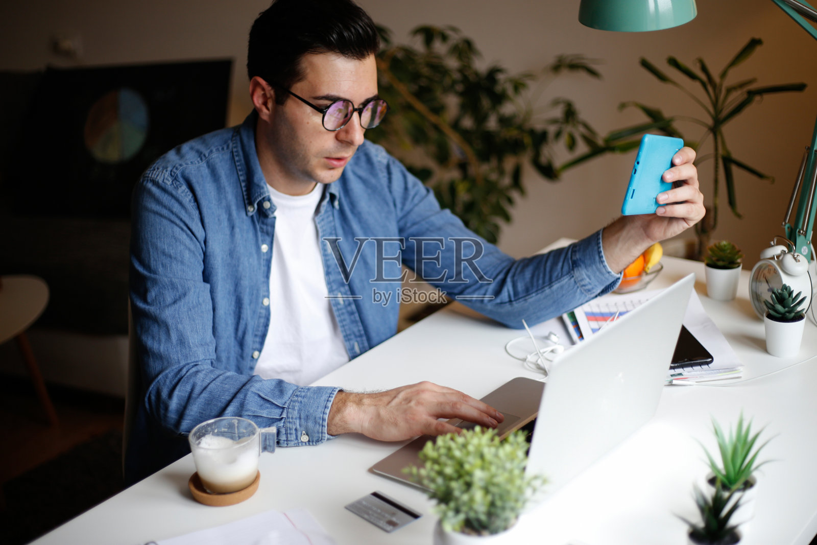 办公室是任何地方都是我的电脑库存照片照片摄影图片
