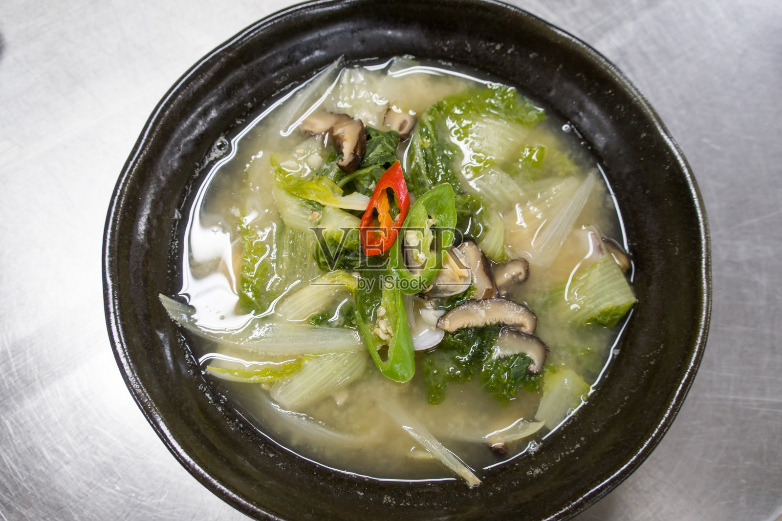 韩国传统美食冬白菜味噌汤。豆瓣酱汤。照片摄影图片