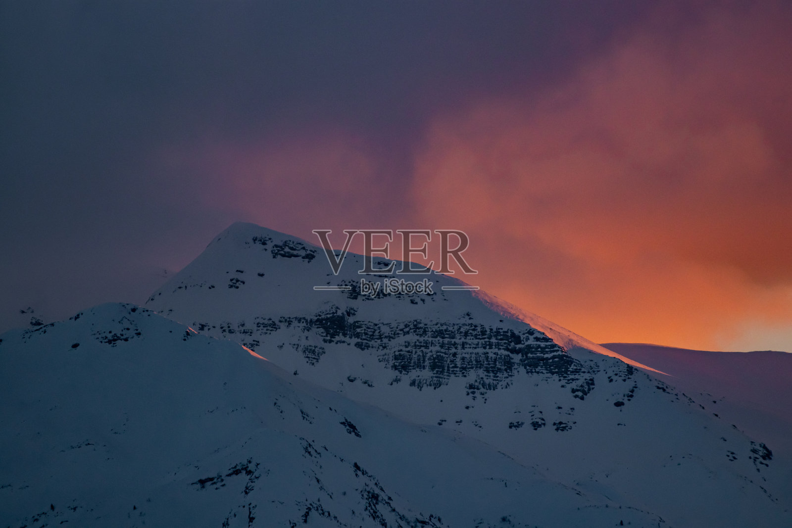朱利安阿尔卑斯山的最后一缕阳光照片摄影图片