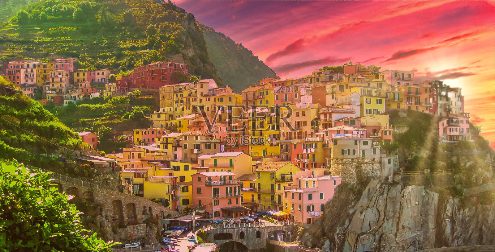 马纳罗拉村日落全景照片摄影图片