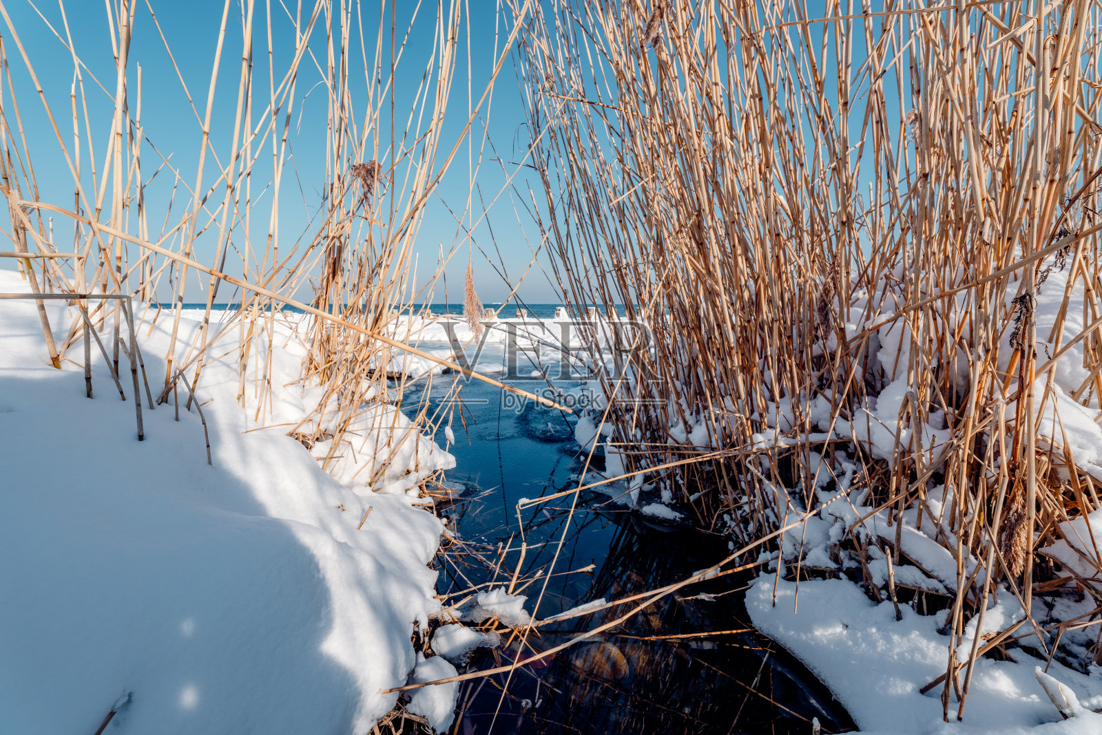 贝贝海滩格丁尼亚的鱼雷发射场Doły照片摄影图片