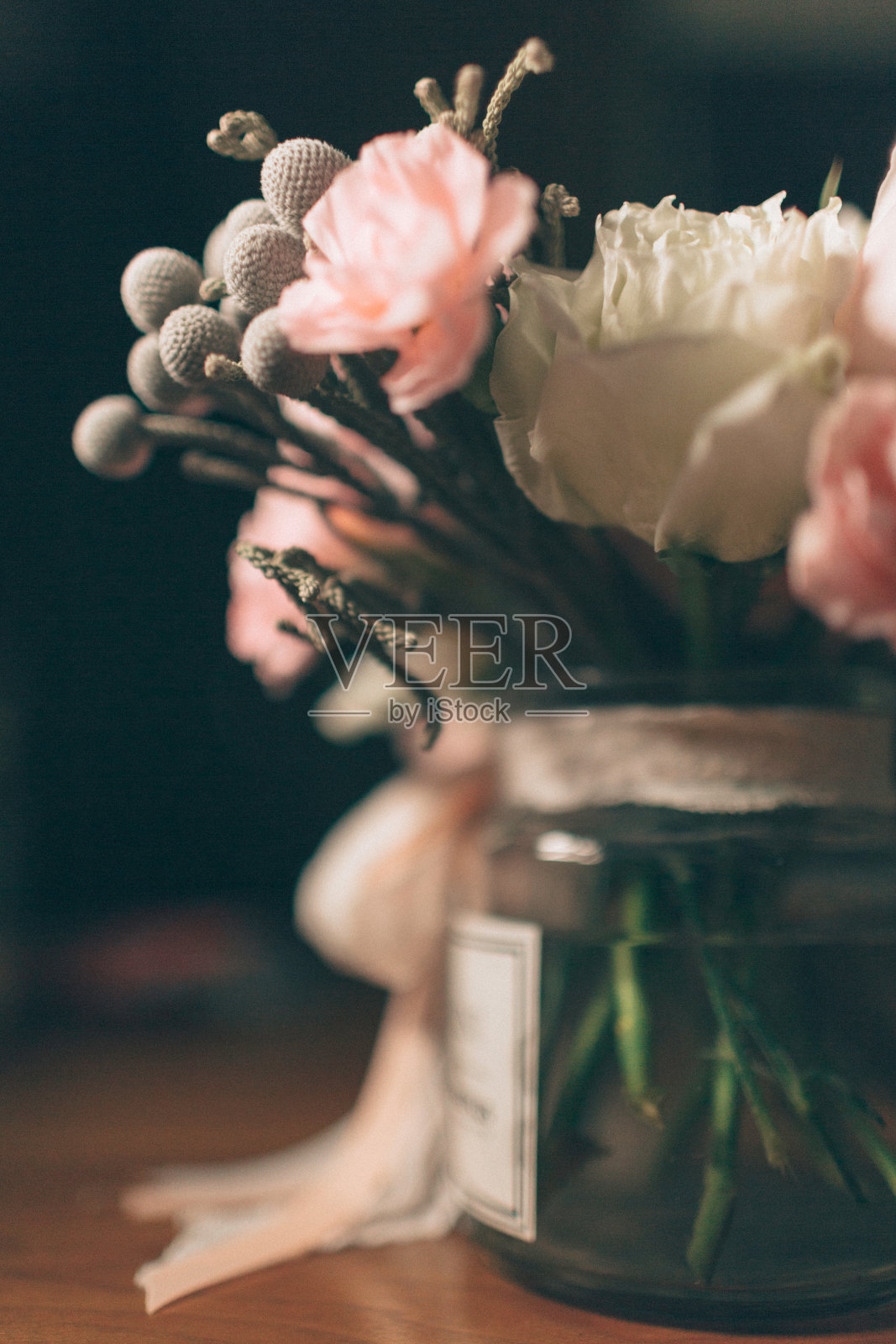 漂亮的梅森瓶鲜花插花照片摄影图片