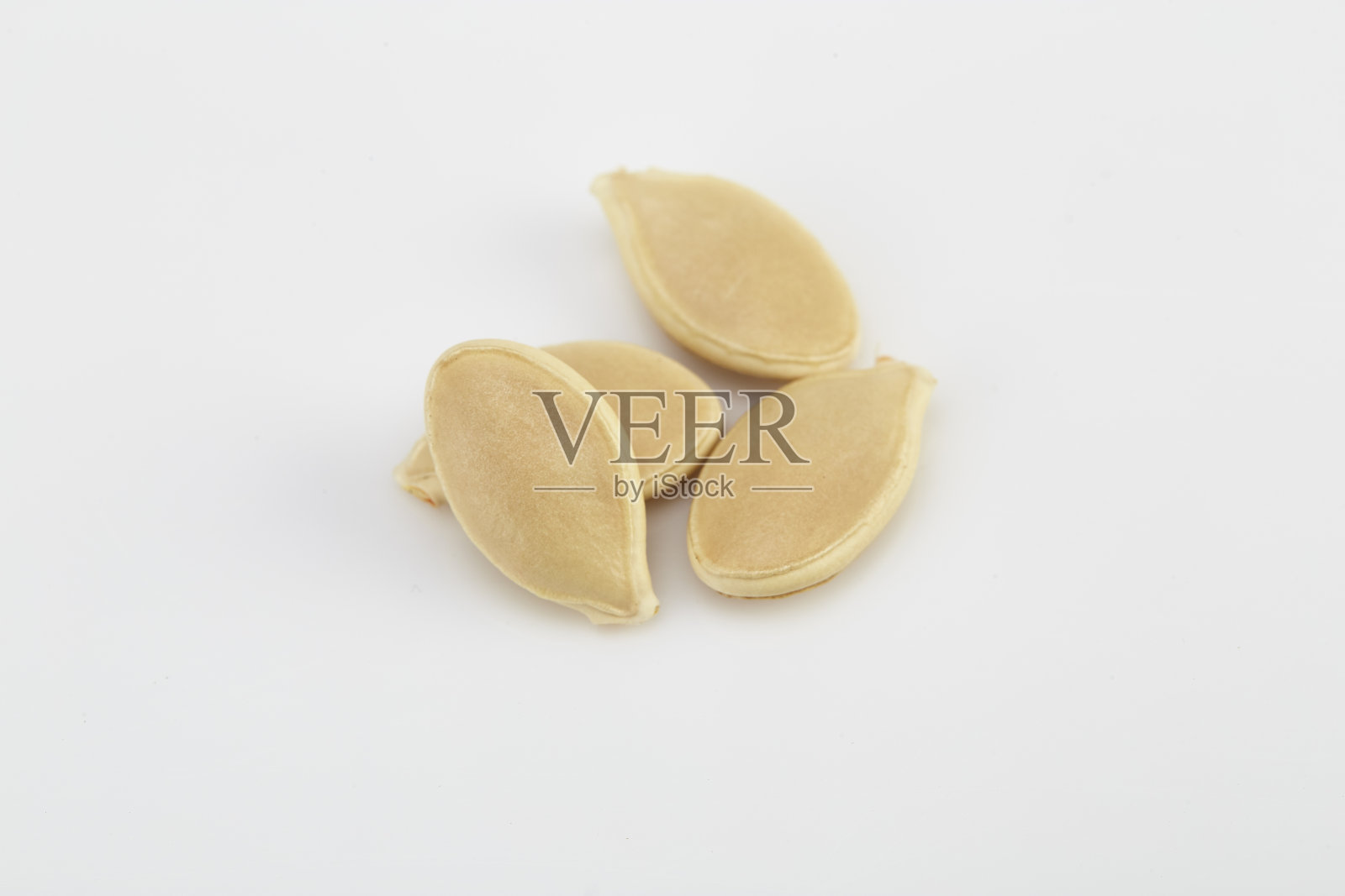 白色背景上的南瓜子照片摄影图片