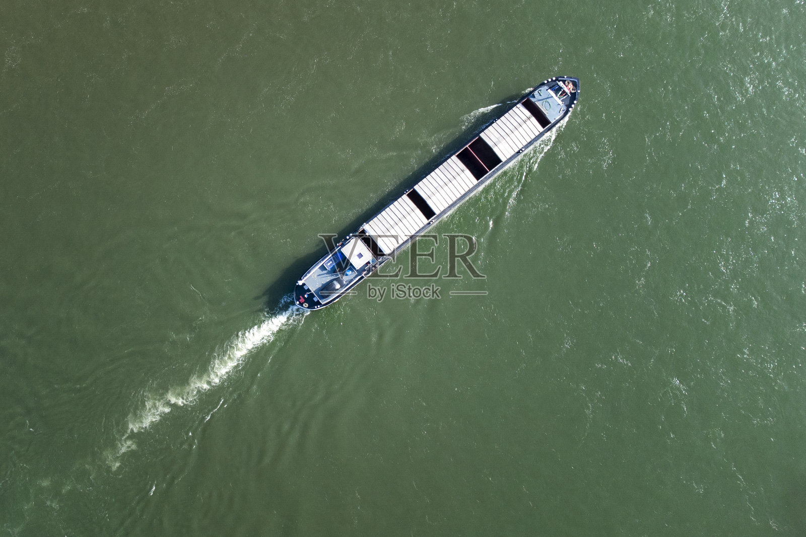 河上工业船-鸟瞰图照片摄影图片