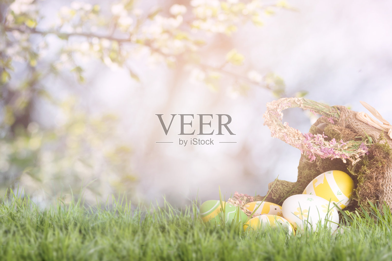 背景，复活节背景与复活节篮子和复活节蛋照片摄影图片