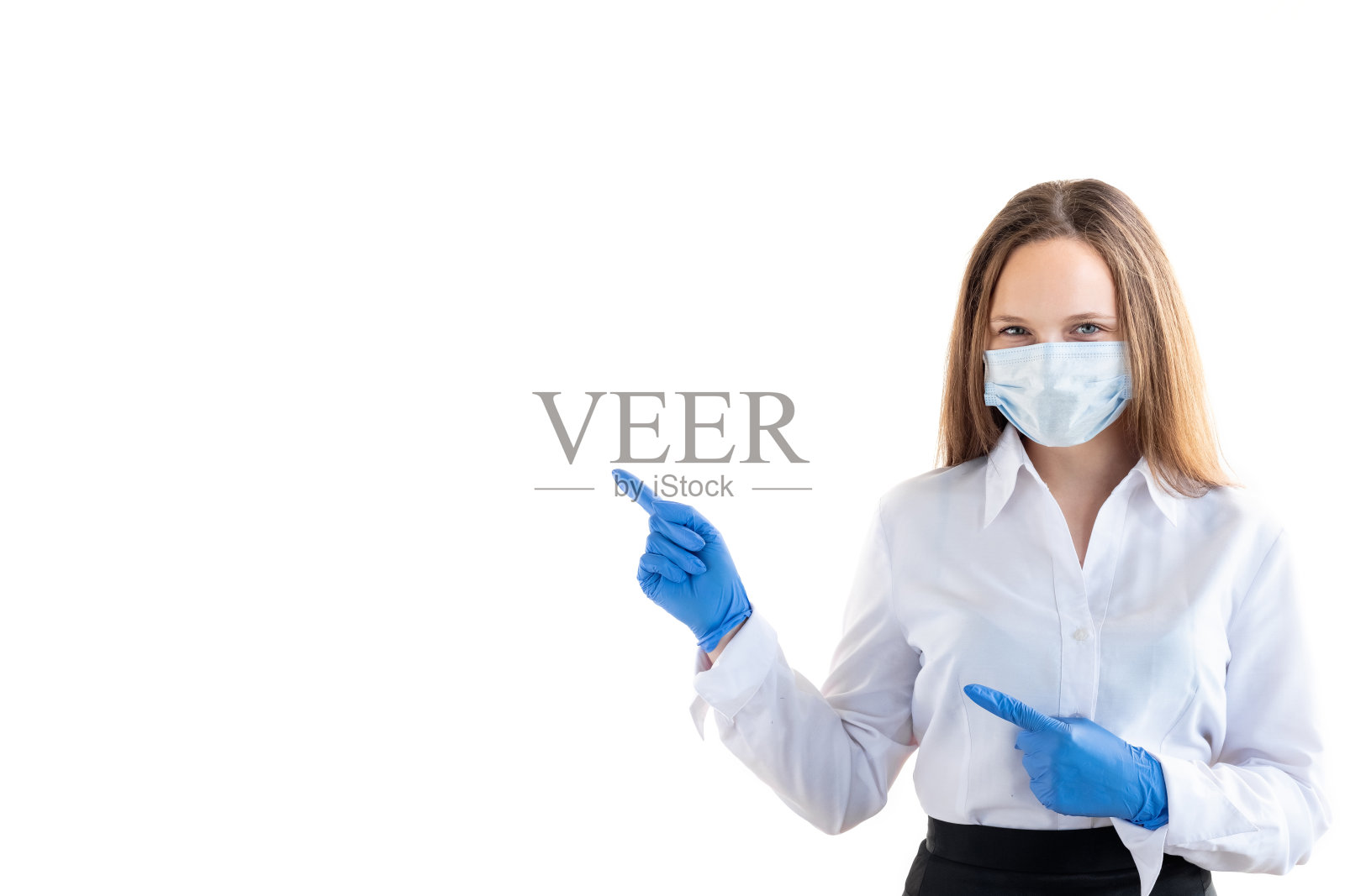 欢迎手势指示新冠肺炎妇女口罩照片摄影图片