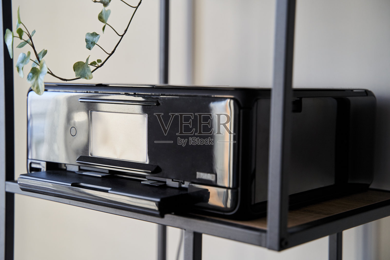 黑色喷墨打印机在架子上照片摄影图片