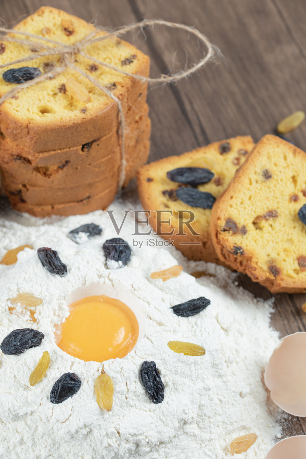 在木桌上制作馅饼的配料照片摄影图片