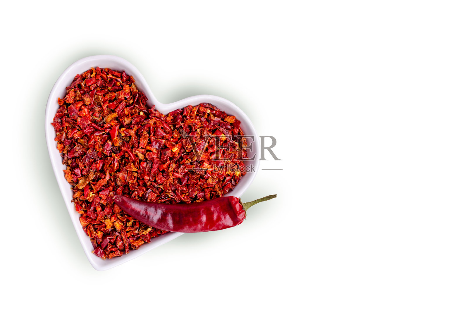 瓷盘里的干红辣椒片照片摄影图片