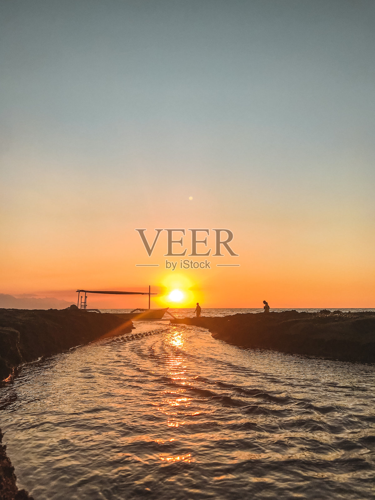 洛维娜海滩的日落照片摄影图片