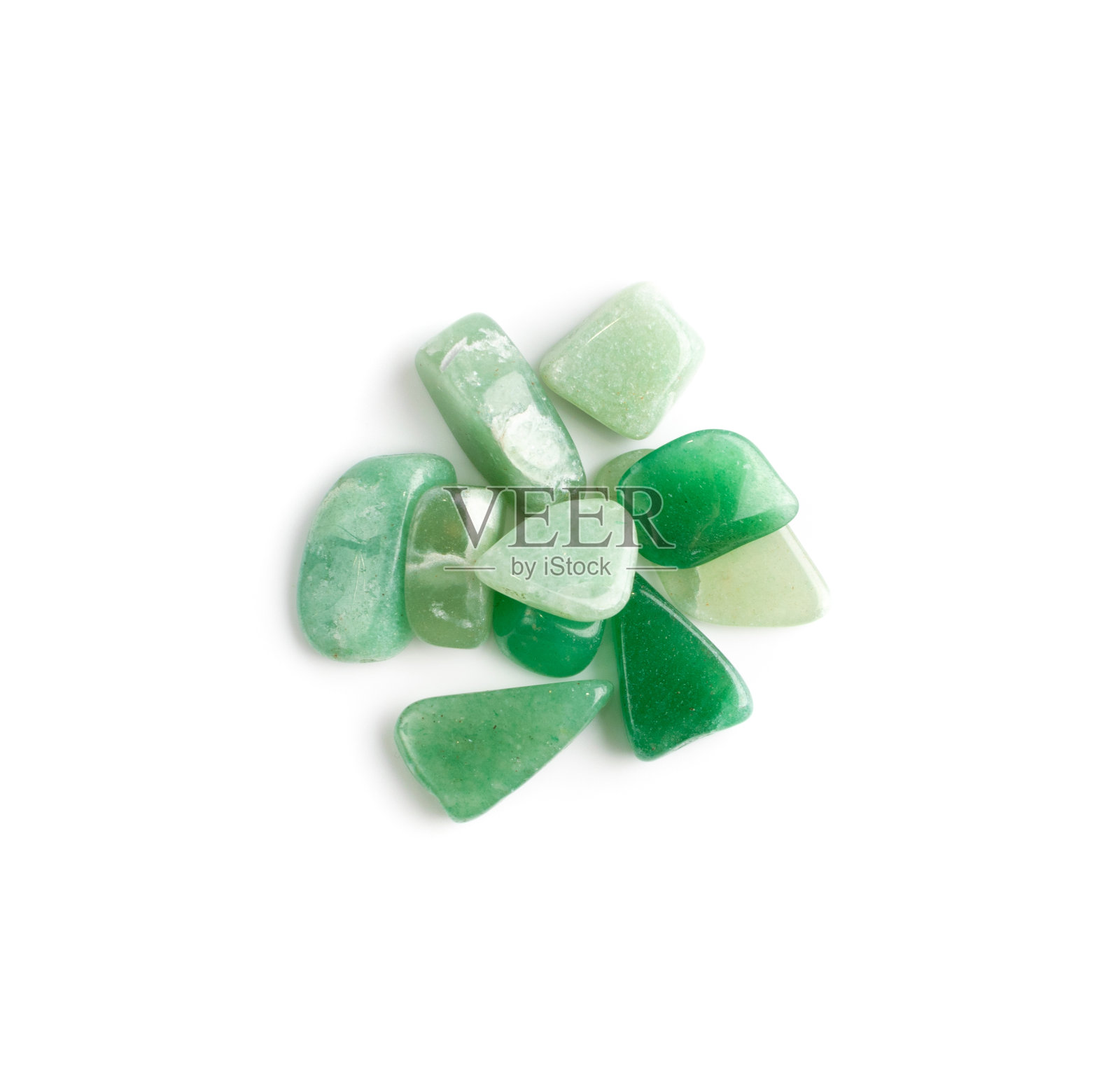 绿色石英石孤立，砂石磨光照片摄影图片