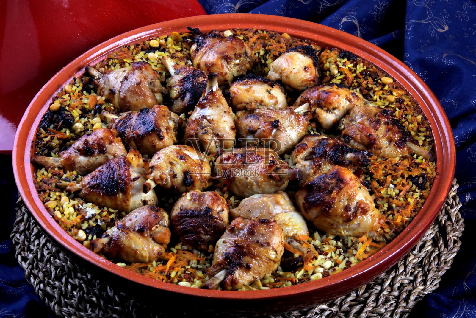 传统塔津柏柏尔菜鸡腿照片摄影图片