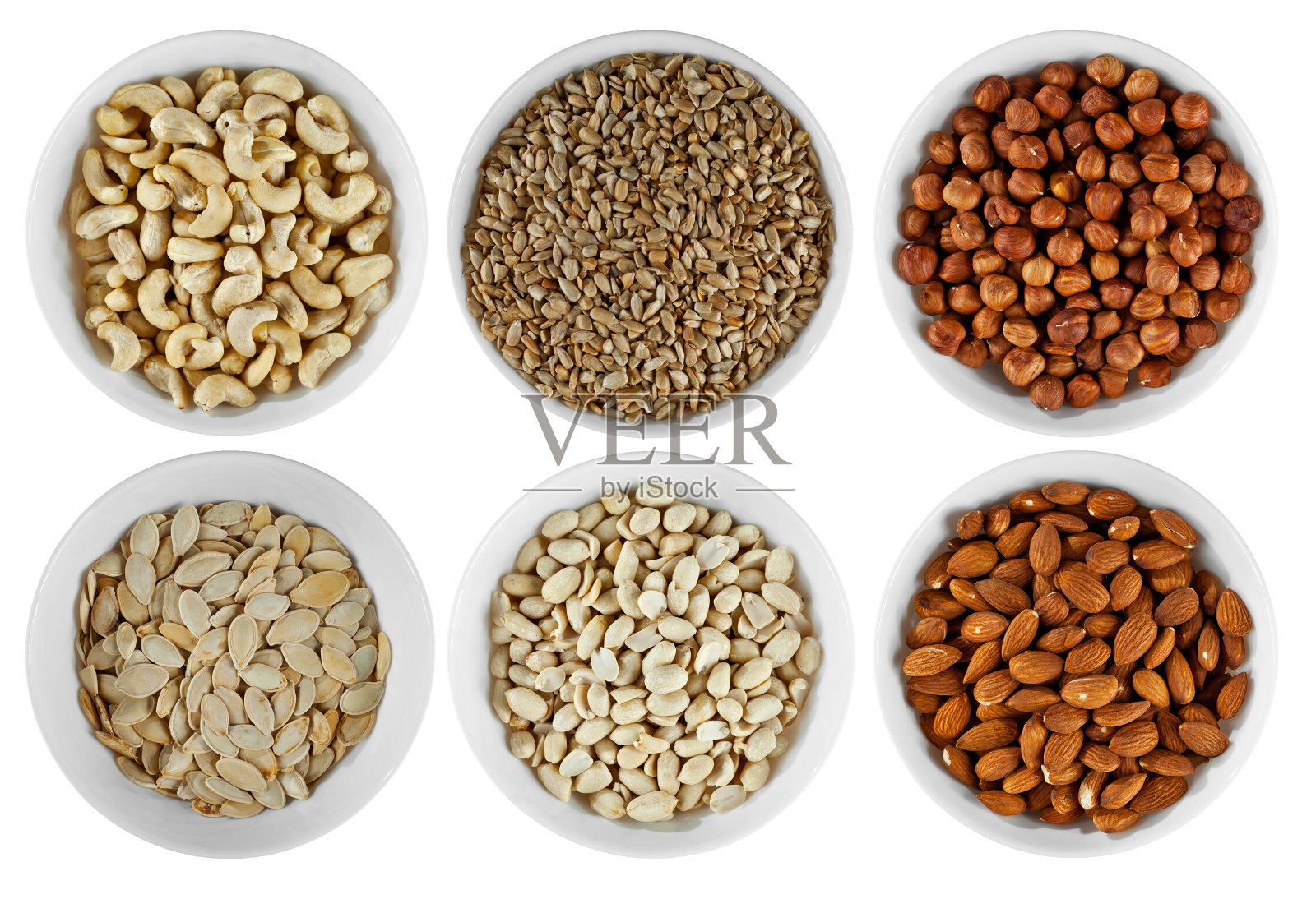 腰果，花生，榛子，杏仁，葵花籽，南瓜子近距离接触。白色碗中的坚果孤立在白色背景上。照片摄影图片