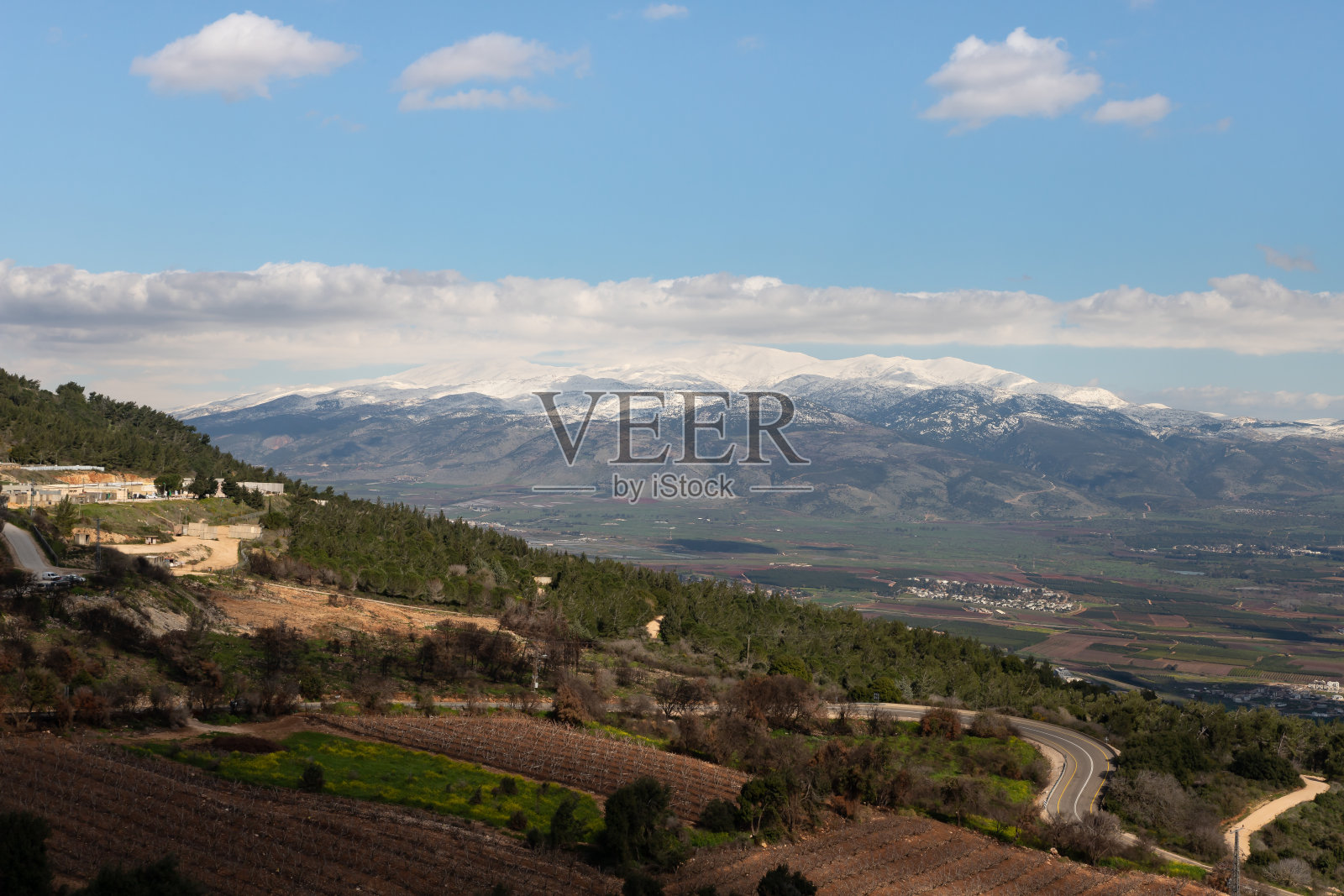 从以色列北部上加利利马尔加利奥特村附近山上看山谷照片摄影图片