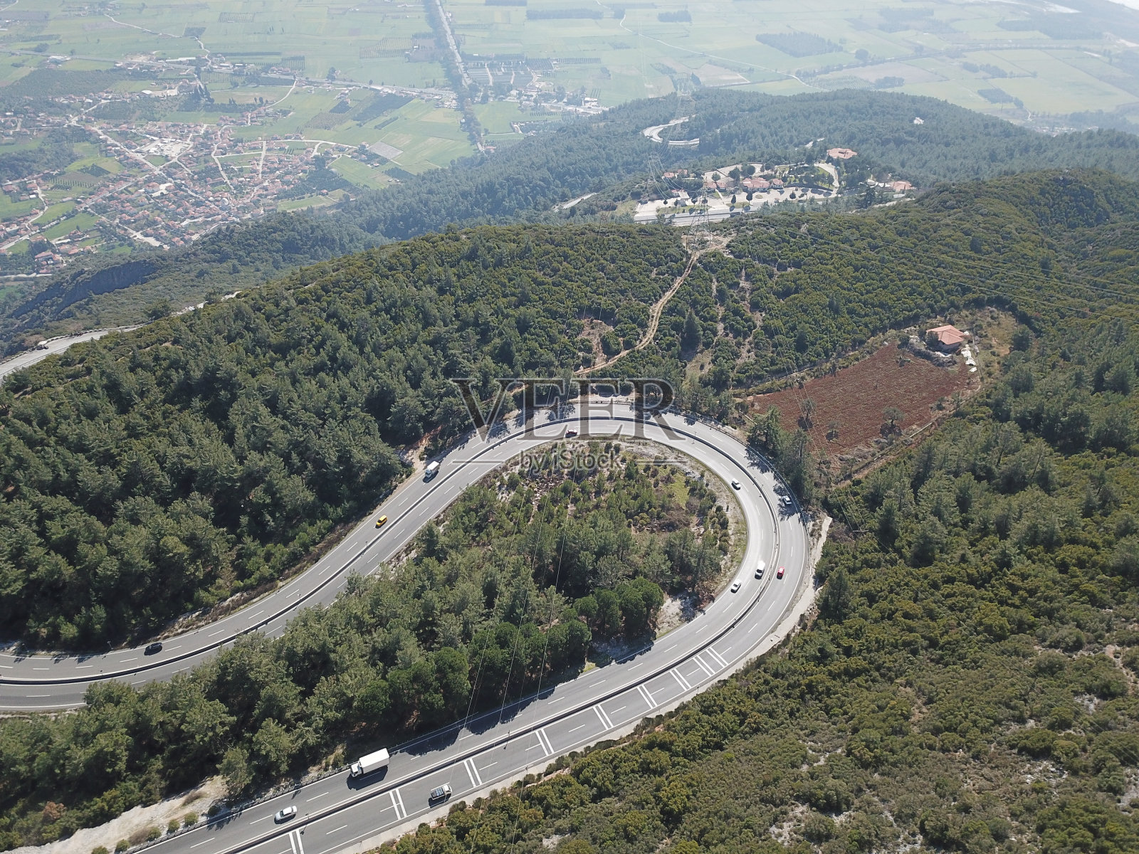 高海拔的山路弯弯曲曲，Akyaka, Muğla照片摄影图片