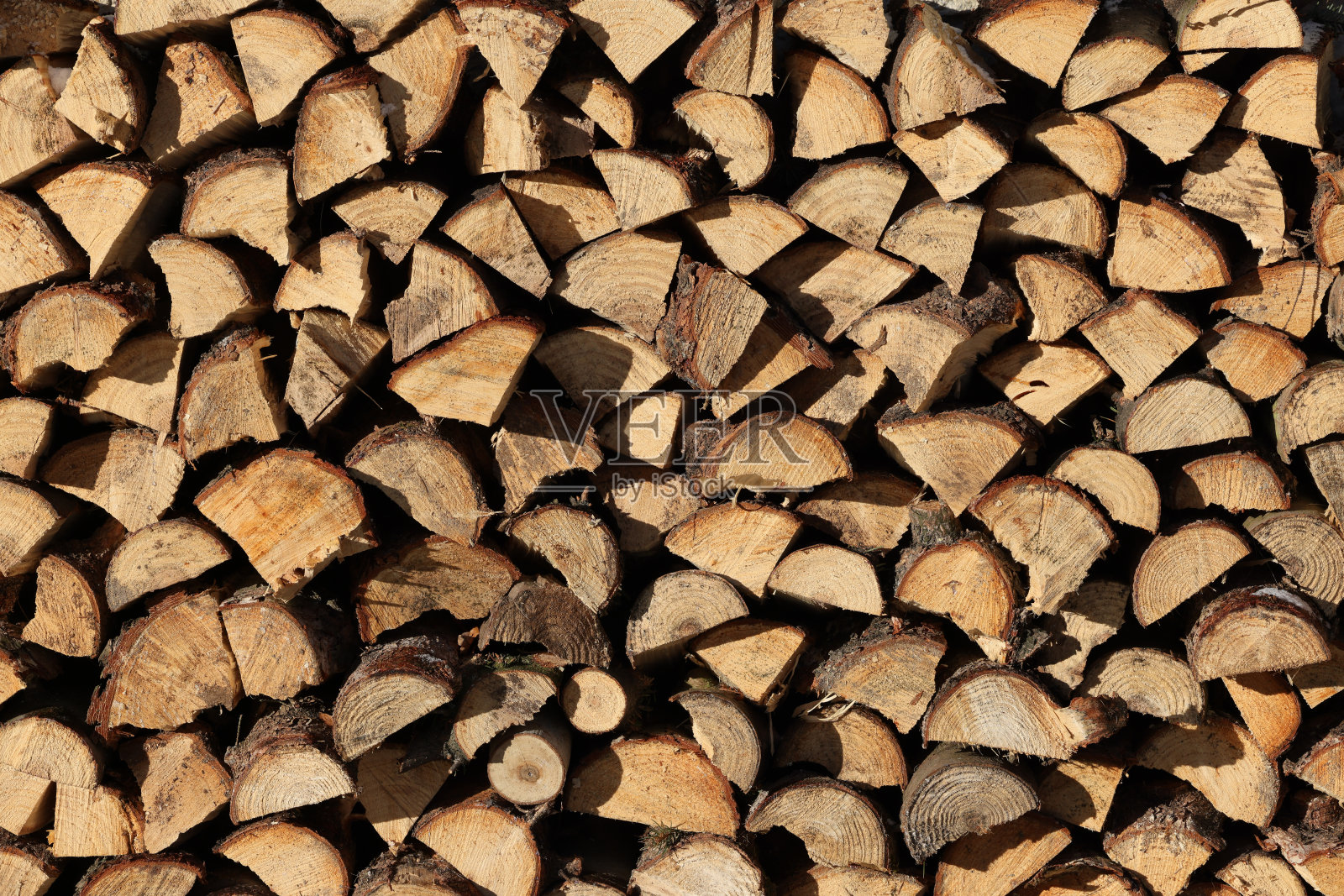 准备过冬的柴火堆照片摄影图片